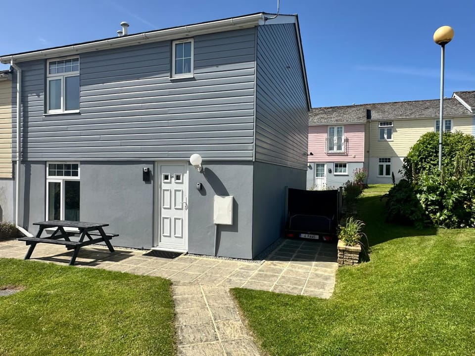 Property building, Garden, Garden view
