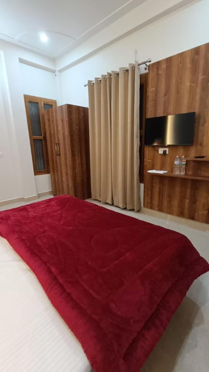 Bed, TV and multimedia, Photo of the whole room, Bedroom, wardrobe