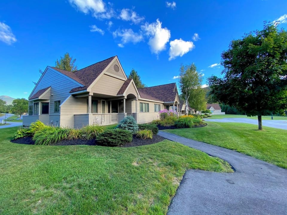 FV50 Pet friendly single level home in Bretton Woods walk to golf course and Mt Washington Hotel House in Bretton Woods