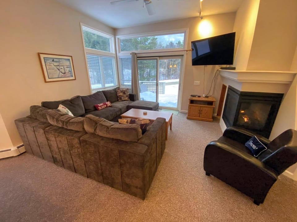 FV50 Pet friendly single level home in Bretton Woods walk to golf course and Mt Washington Hotel House in Bretton Woods