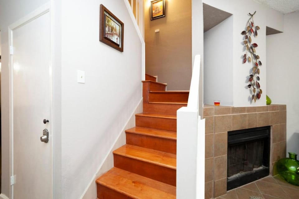 Comfort and style in this two bedroom townhouse Apartment in San Antonio