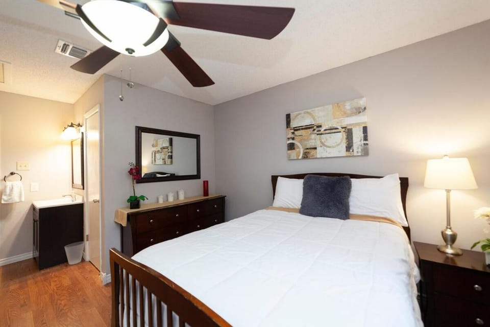 Comfort and style in this two bedroom townhouse Apartment in San Antonio