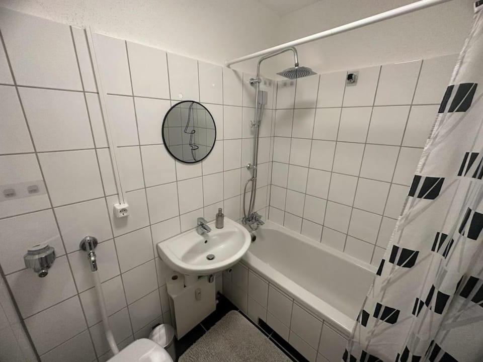 Shower, Toilet, Bathroom, Bath, towels