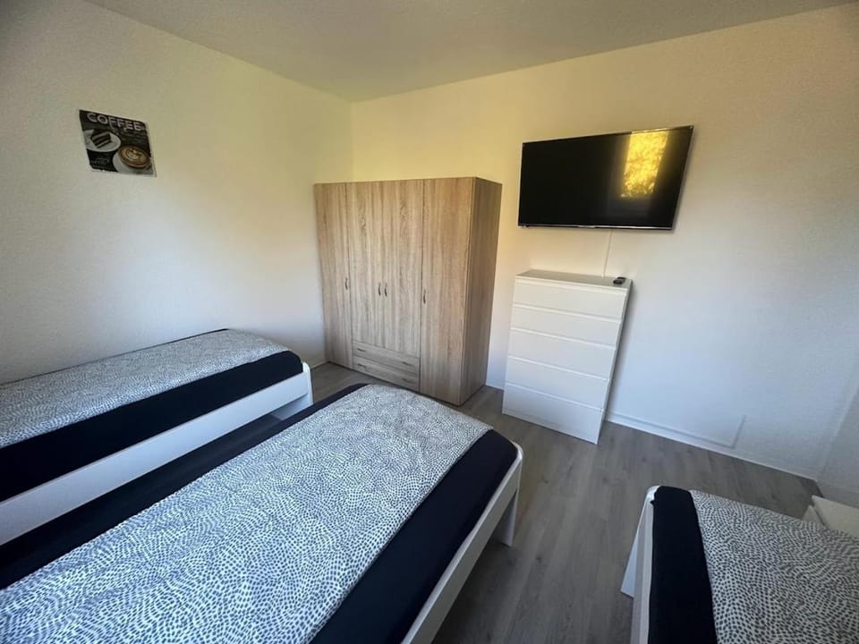 Bed, TV and multimedia, Photo of the whole room, Evening entertainment, Bedroom