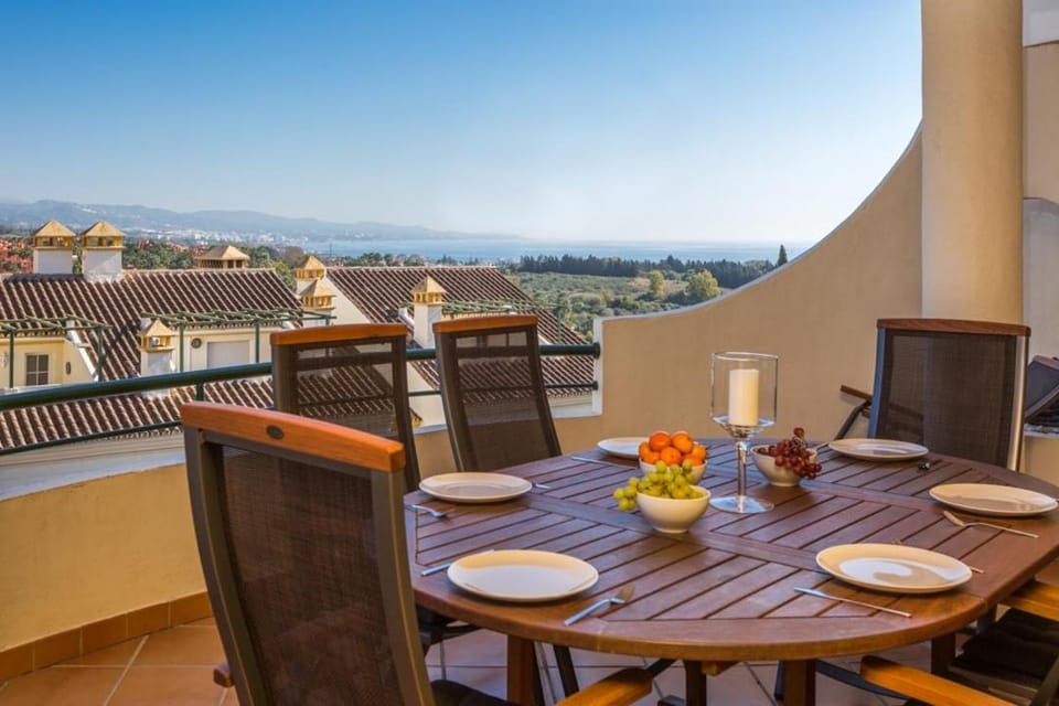 View (from property/room), Balcony/Terrace, Dining area