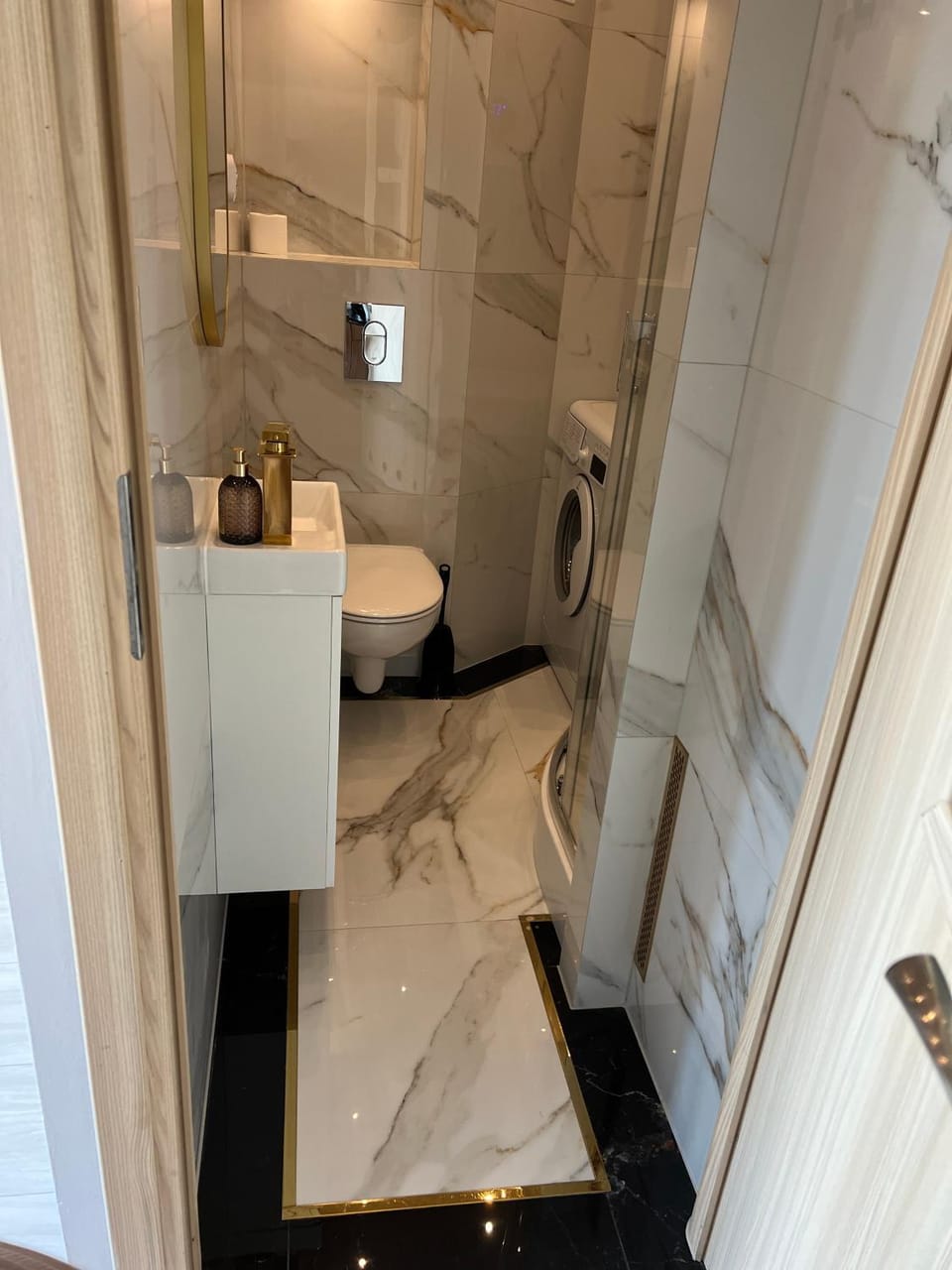 Studio apartment&Airport- free WiFi - Netflix - close by Chopin Airport Apartment in Warsaw