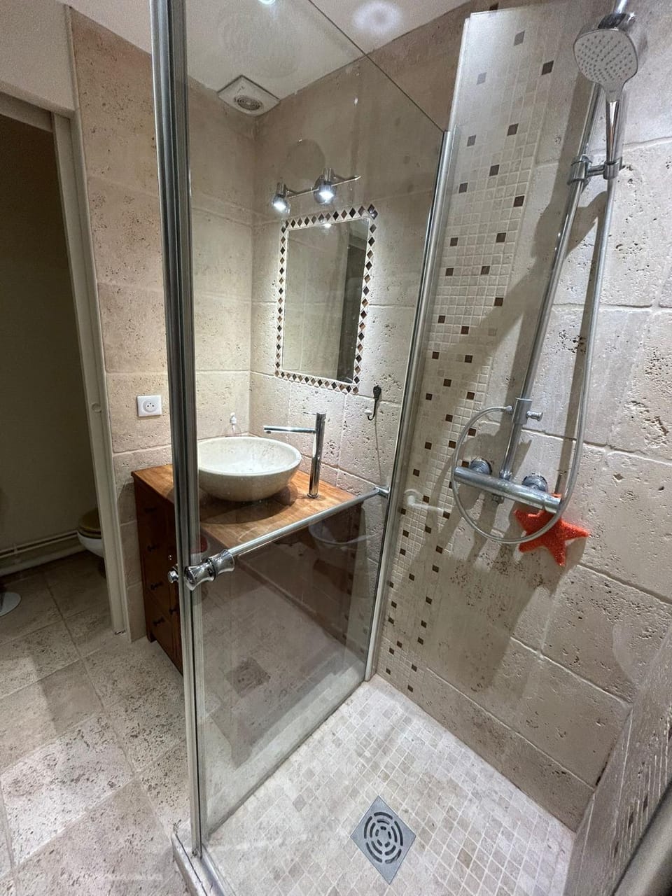 Shower, Bathroom, towels
