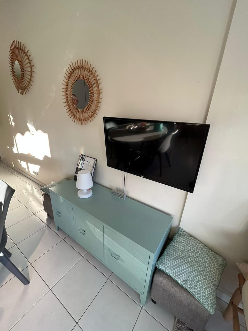 TV and multimedia, Living room, Seating area