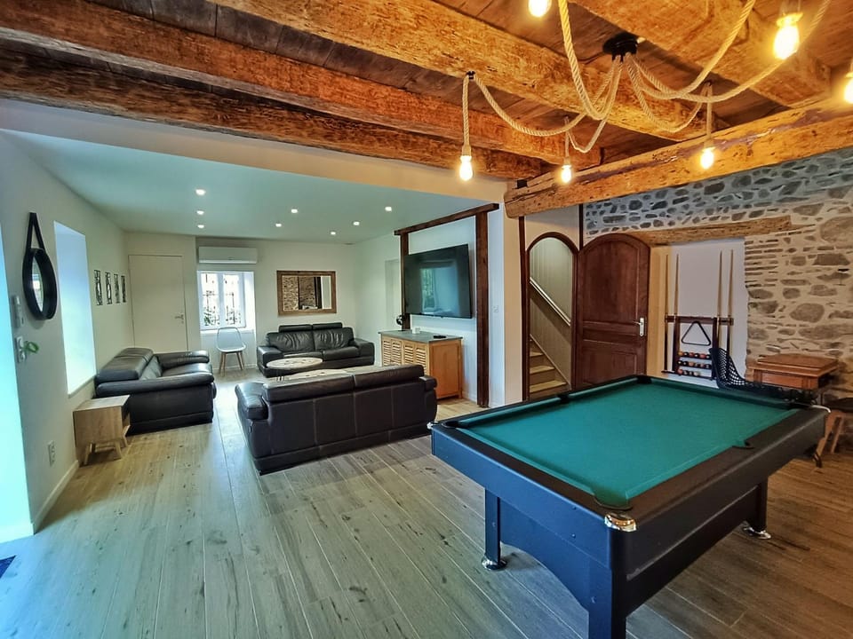 Billiard, Living room