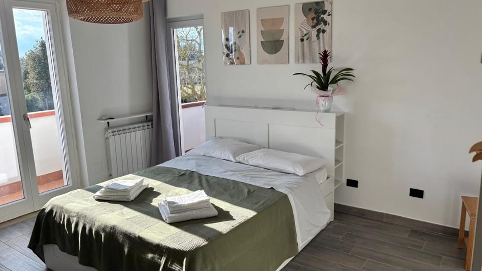 Bedroom, internet