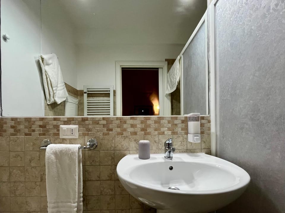 Bathroom, towels