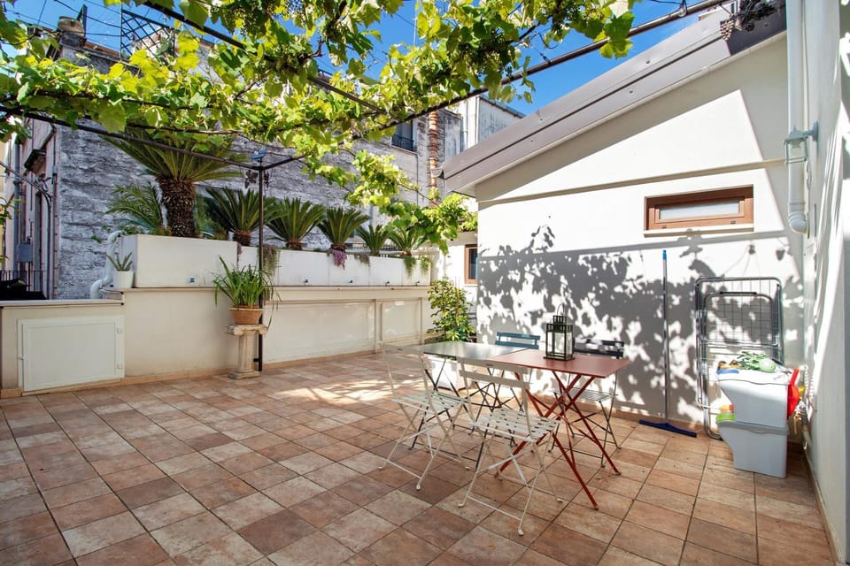 Property building, Balcony/Terrace, Living room