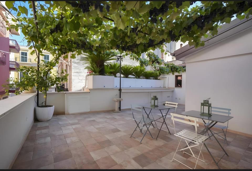 Property building, Balcony/Terrace, Living room