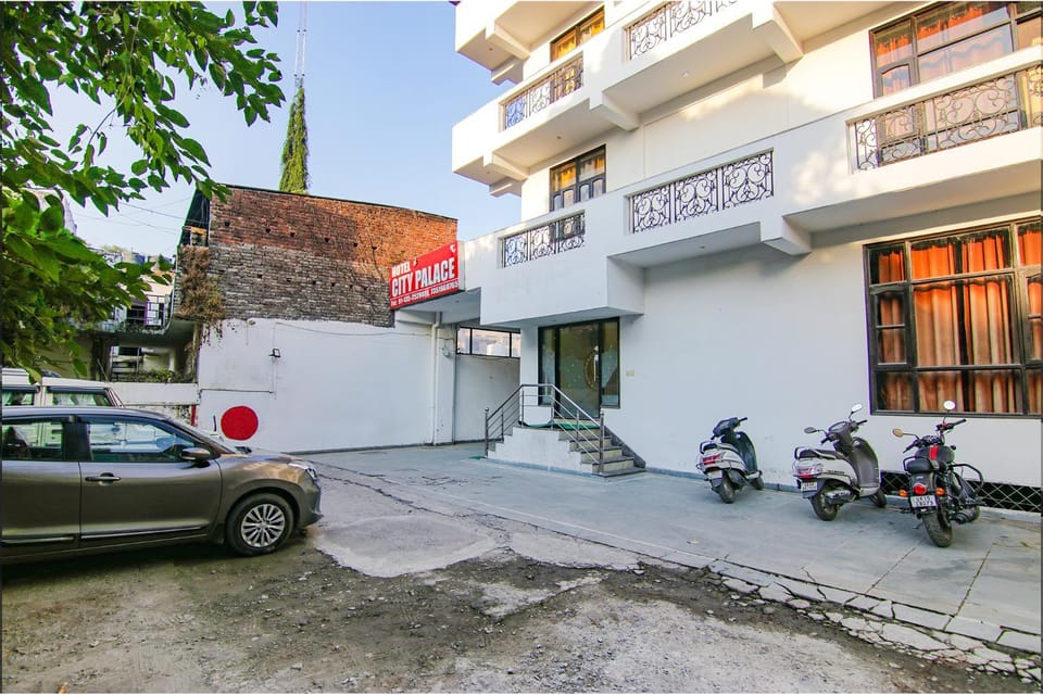 Hotel City Palace - Near Railway Station Hotel in Dehradun