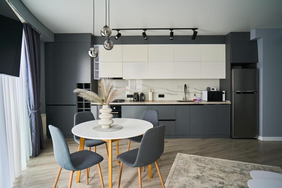 Dining area, kitchen
