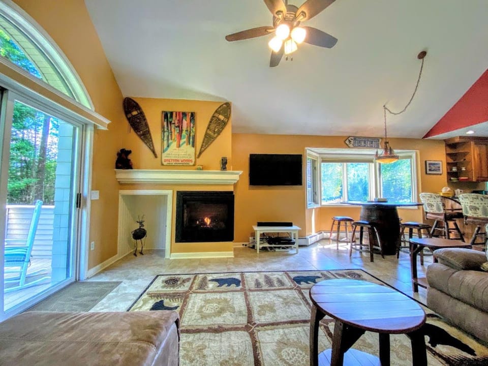 FV49 Wow Stunning single level home next to golf course and Mt Washington Hotel House in Bretton Woods
