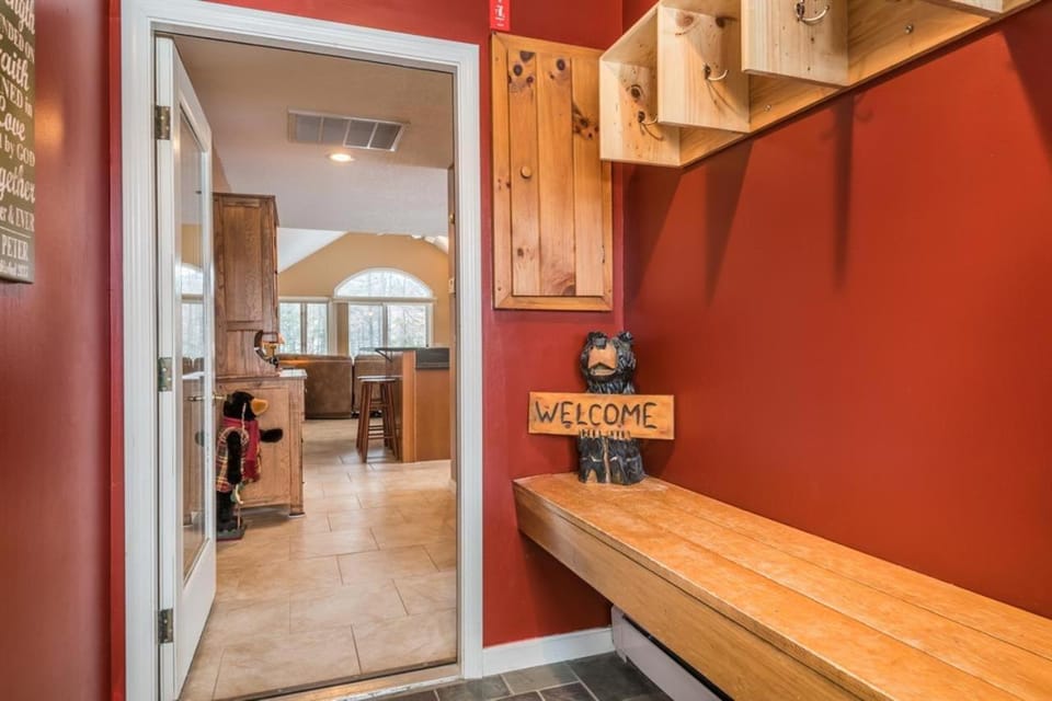 FV49 Wow Stunning single level home next to golf course and Mt Washington Hotel House in Bretton Woods