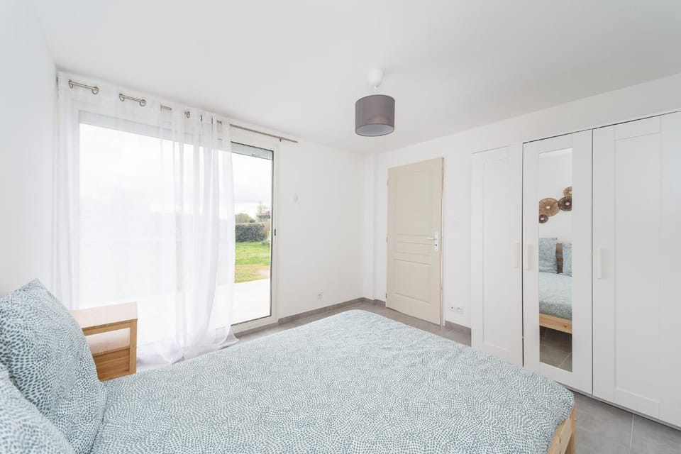 Bedroom, Garden view