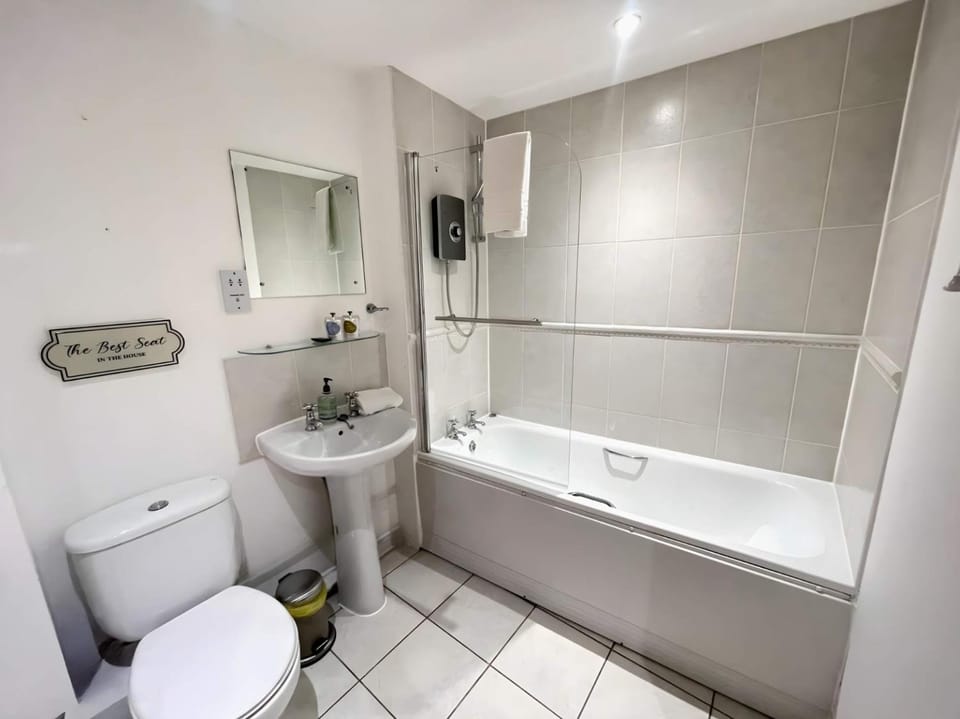 Shower, Toilet, Bathroom, Bath, towels