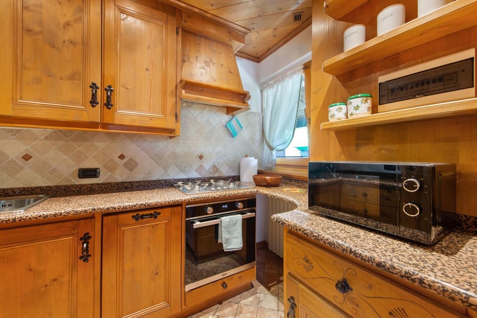 Kitchen or kitchenette, Living room