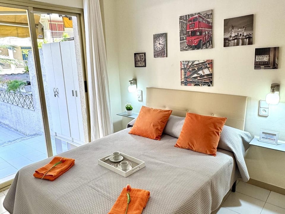 APARTBEACH NUEVO ATALAYA MAR CLIMATIZADO y PISCINA Apartment in Salou