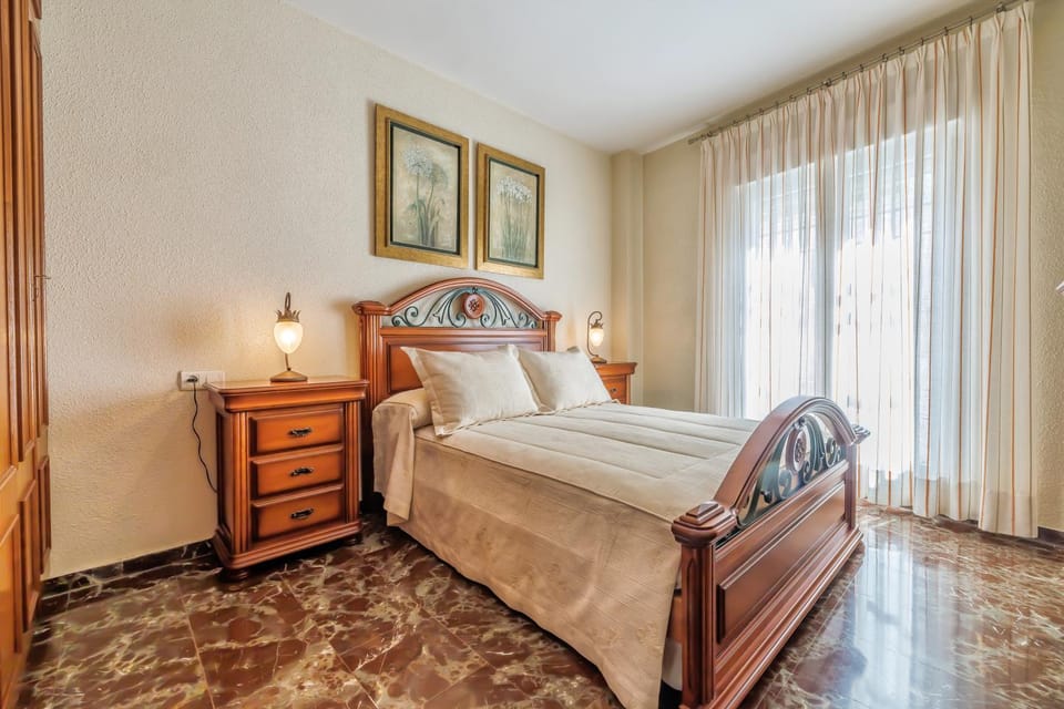 Bed, Photo of the whole room, Bedroom, heating, wardrobe, air conditioner