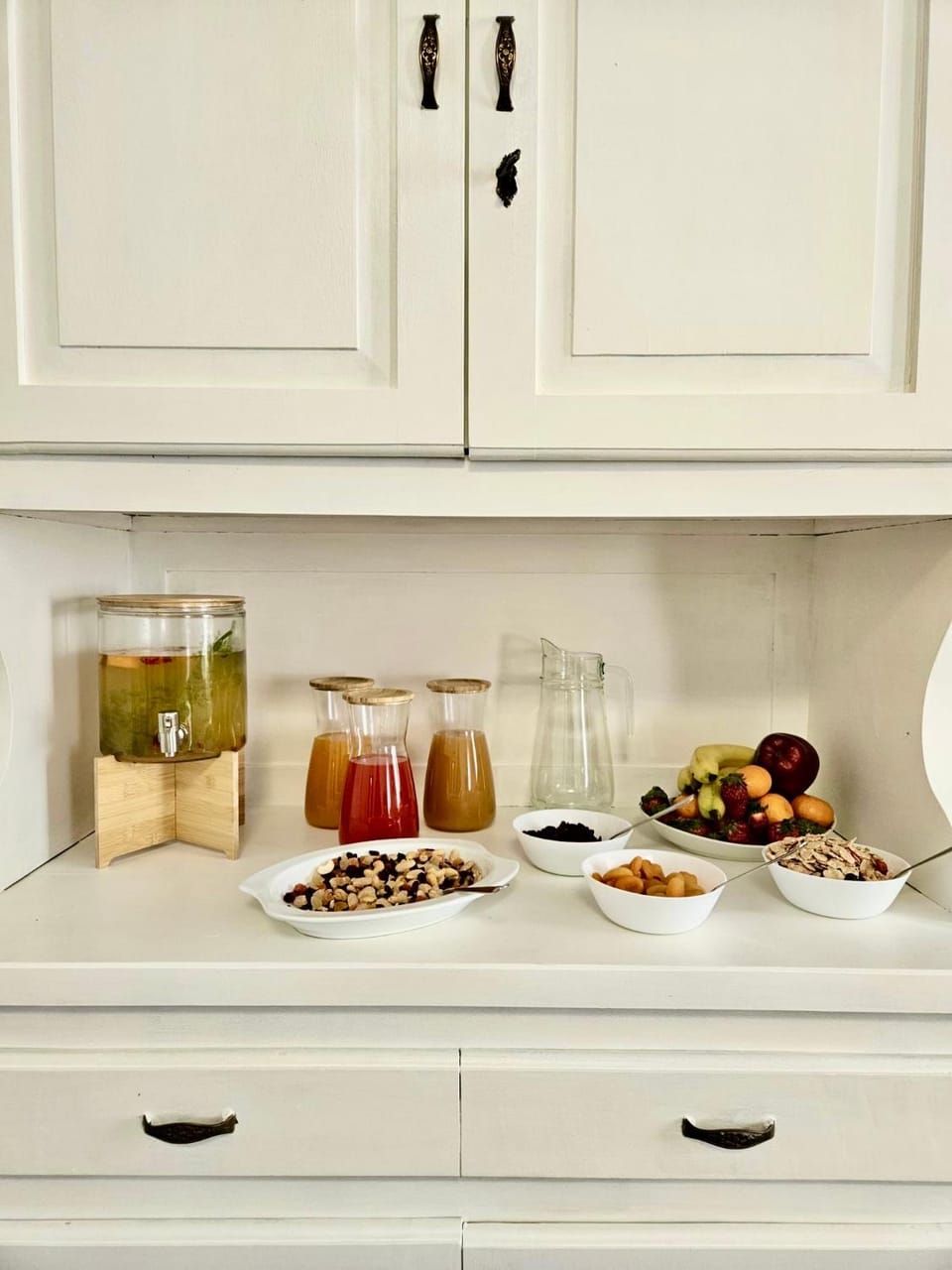 Kitchen or kitchenette, Food and drinks, Food, Drinks