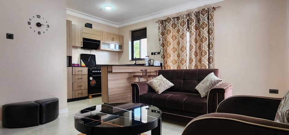 Kitchen or kitchenette, Dining area, oven, stove