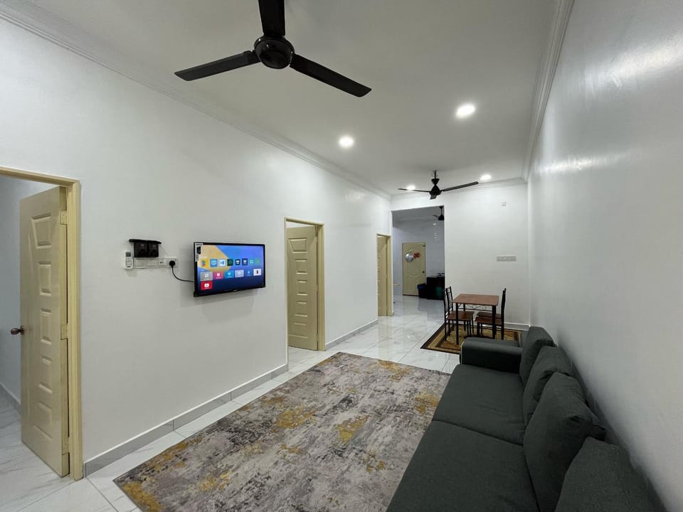 TV and multimedia, Living room, Seating area, Evening entertainment