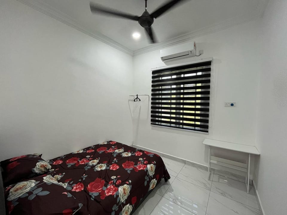 Bed, Photo of the whole room, Bedroom, air conditioner