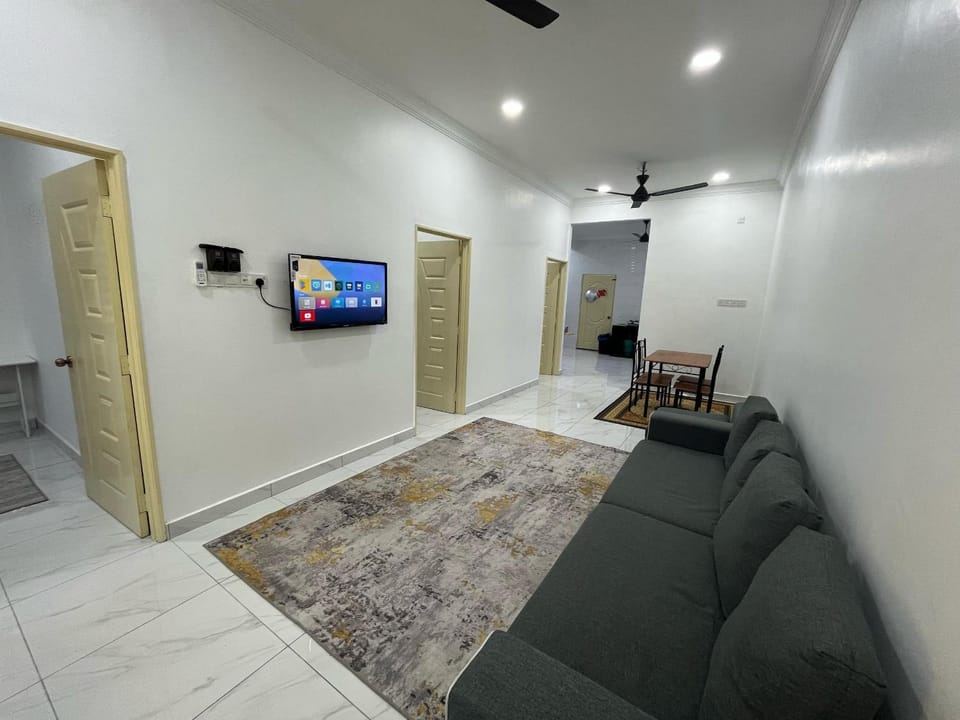 TV and multimedia, Living room, Seating area, Evening entertainment, air conditioner