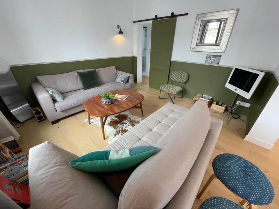 Communal lounge/ TV room, Living room, Seating area