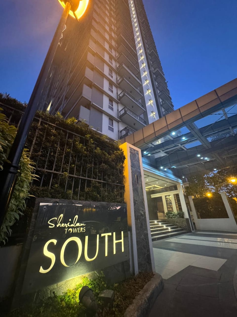 2BR Resort Type condo w city view Sheridan Apartment in Mandaluyong