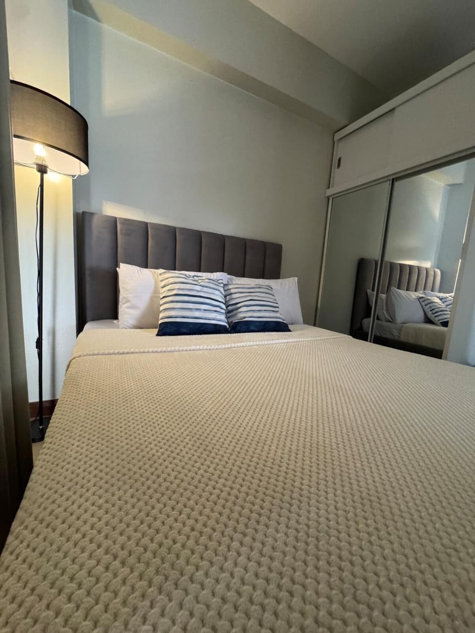 2BR Resort Type condo w city view Sheridan Apartment in Mandaluyong