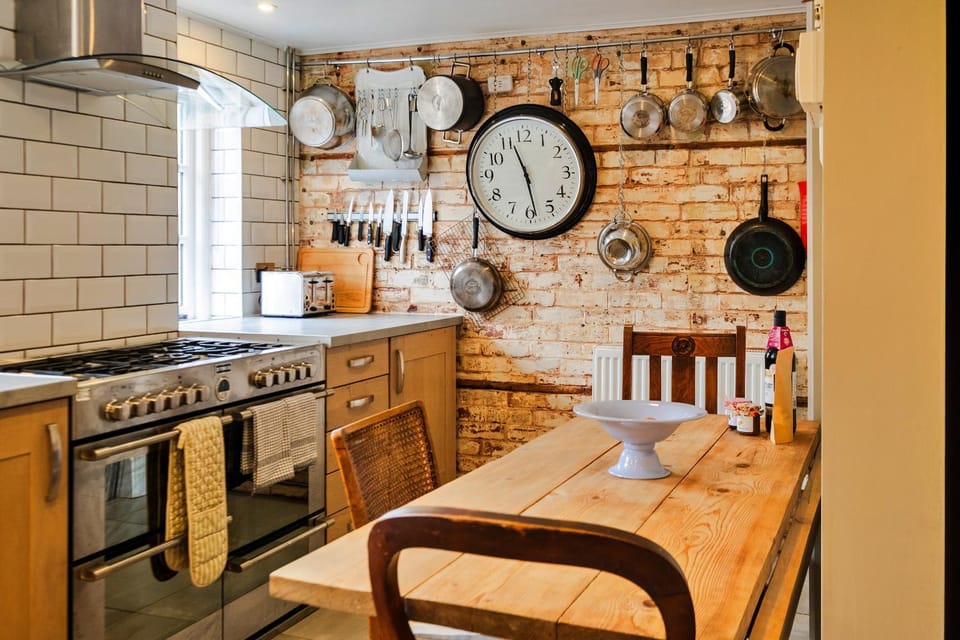 Kitchen or kitchenette, stove