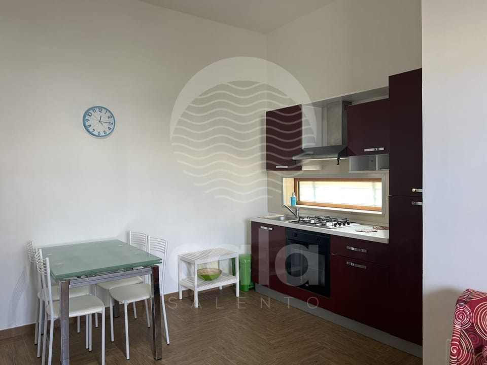 Kitchen or kitchenette, Dining area, oven, stove