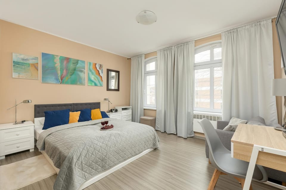 Bed, Living room, Photo of the whole room, Seating area, Bedroom