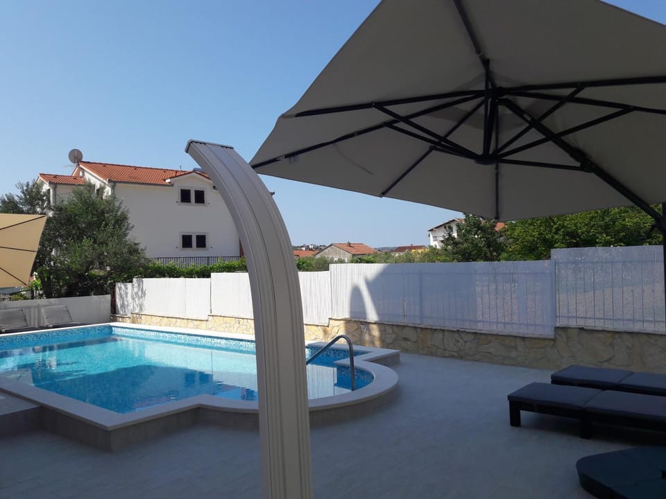 Swimming pool, Swimming pool