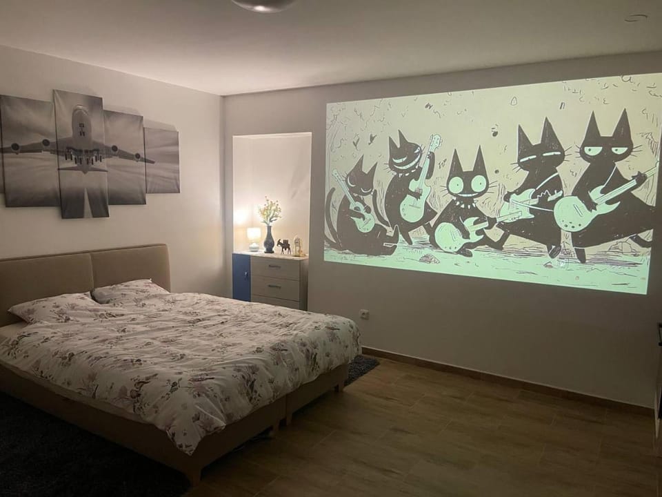 Bed, Photo of the whole room, Decorative detail, Bedroom