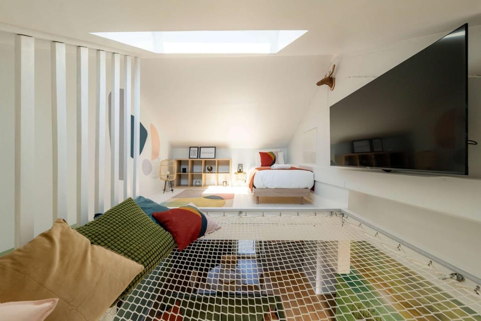 Air Nomad • Vancouver Bed and Breakfast in Valenciennes