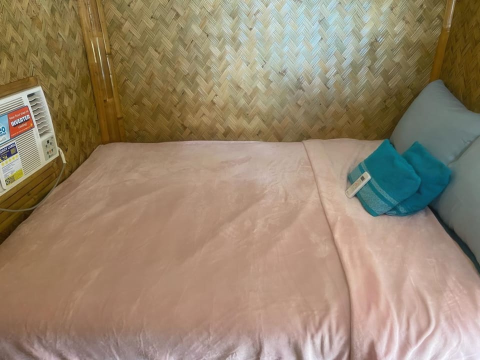 Bed, Bedroom, towels, air conditioner