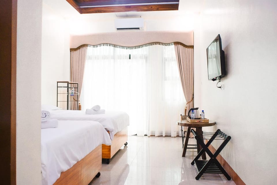 Bed, TV and multimedia, Balcony/Terrace, Seating area, Bedroom, minibar, air conditioner