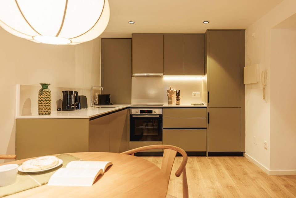 Coffee/tea facilities, Kitchen or kitchenette, oven, stove, toaster