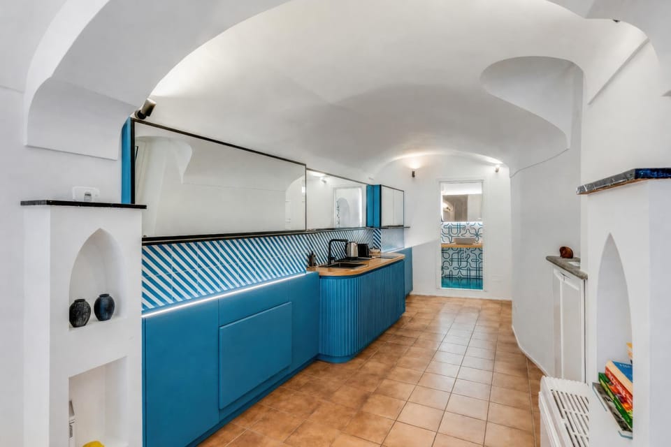 Kitchen or kitchenette, Living room, stove