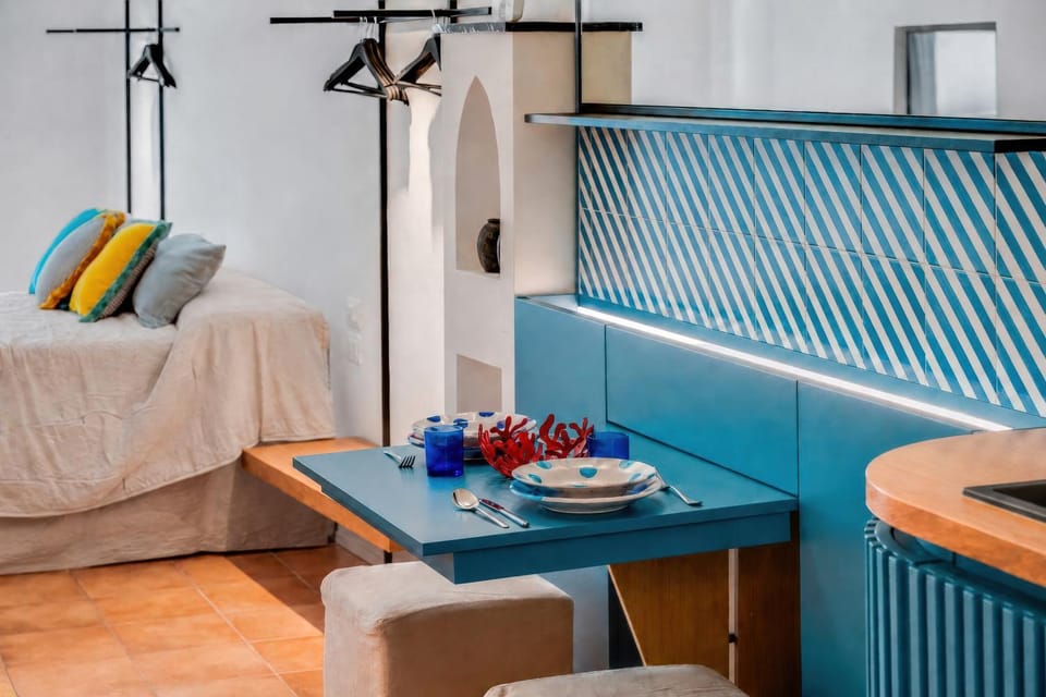 Bed, Living room, Photo of the whole room, Seating area, Dining area, Bedroom