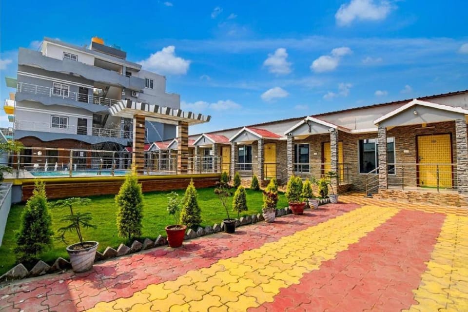 Property building, Day, Garden, Garden view