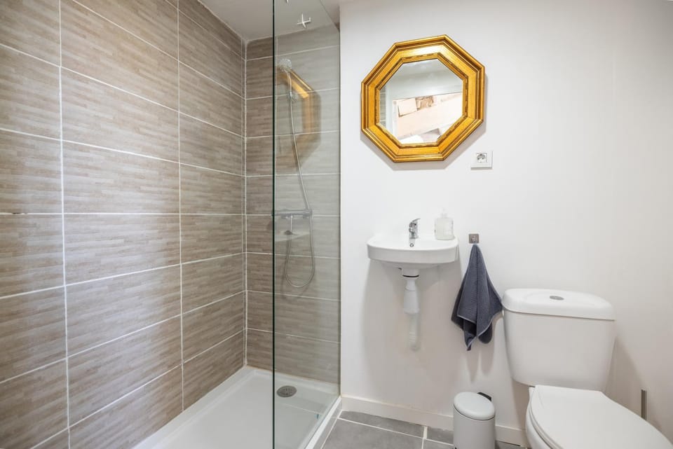 Bathroom, Living room