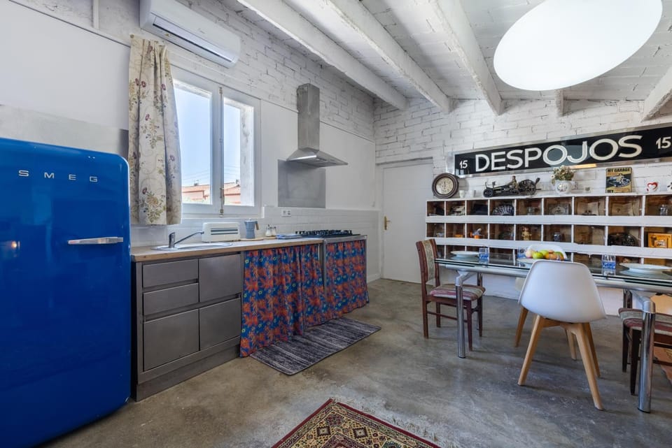 Kitchen or kitchenette, Living room