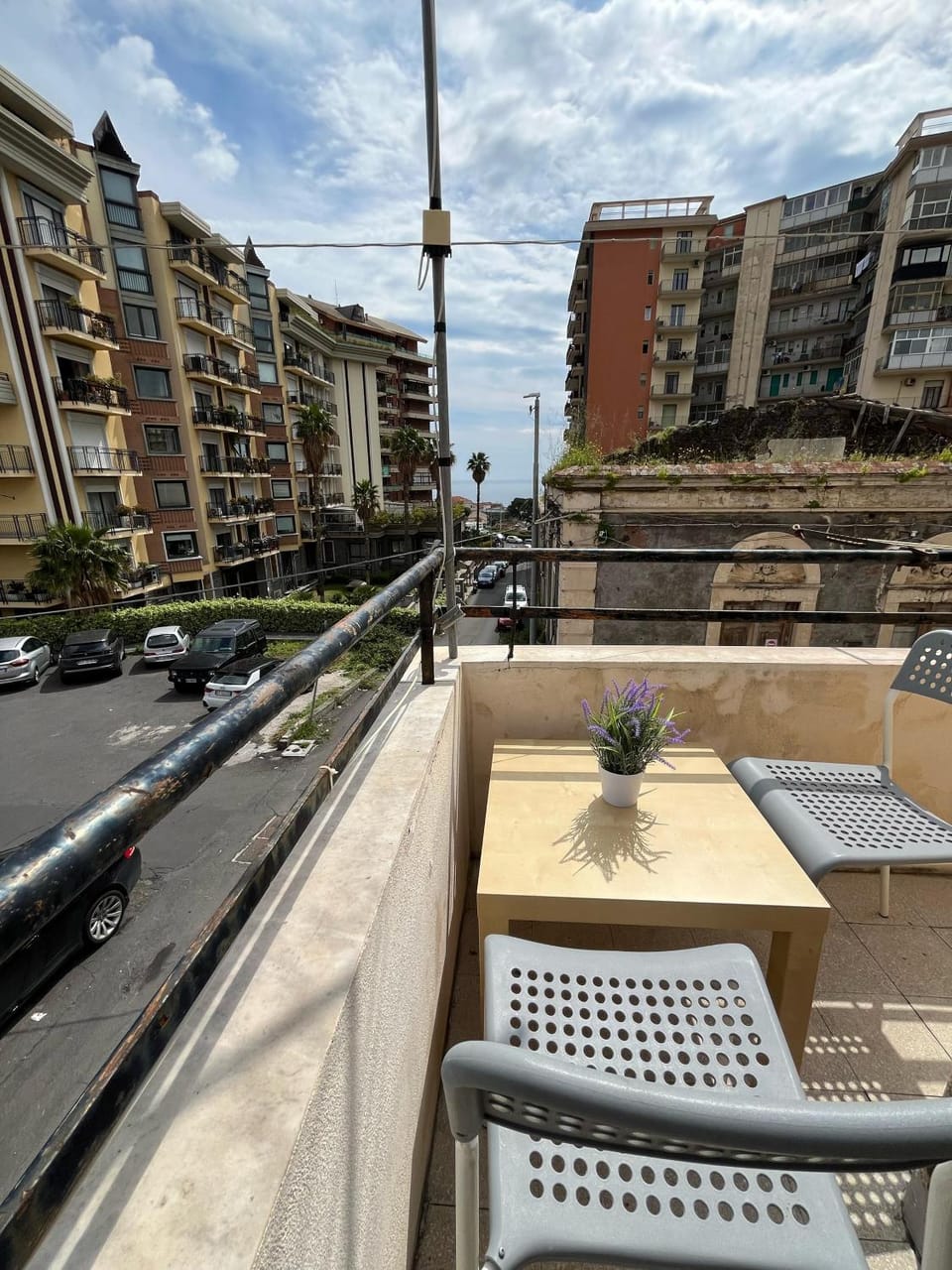 Property building, Neighbourhood, View (from property/room), Balcony/Terrace, City view, Street view, Location, Parking