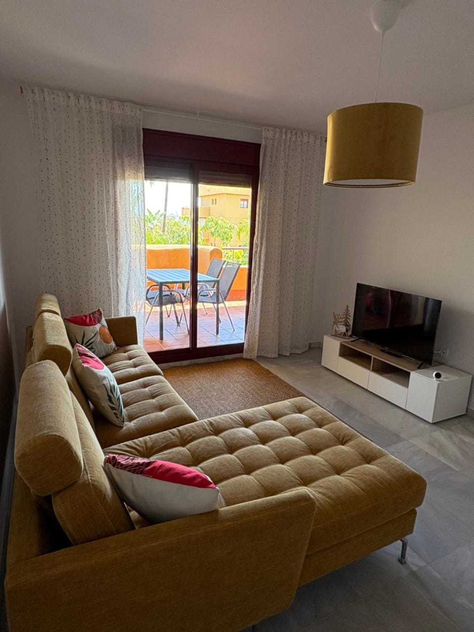 Communal lounge/ TV room, TV and multimedia, Living room, Seating area, Evening entertainment